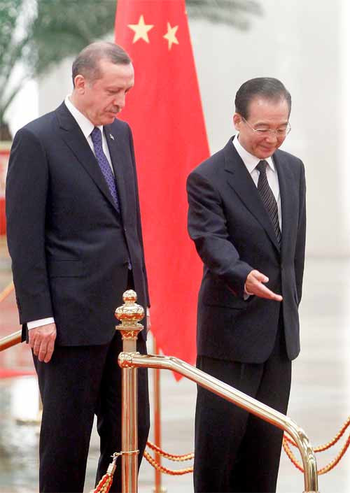 Çin'de güldüren protokol hatası - Resim: 2