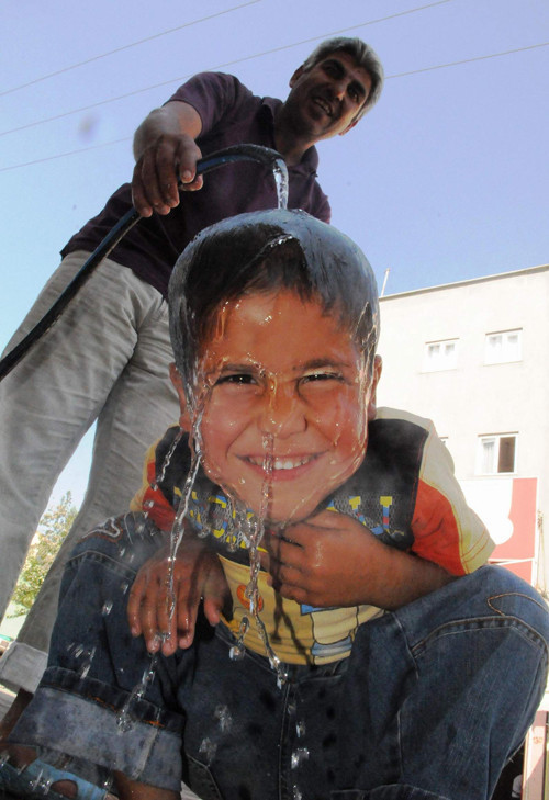 Sıcaklardan kaçan camiye gidiyor - Resim: 4