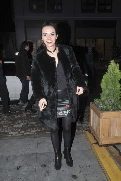 Mehtap Bayri dekolteyi abarttı"Bu benim kapalı halim" dedi - Resim: 4