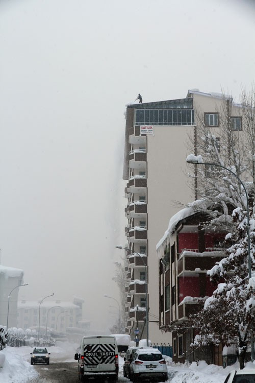 Tehlikeli kar temizliği güvenlik önlemi sadece ip! - Resim: 4