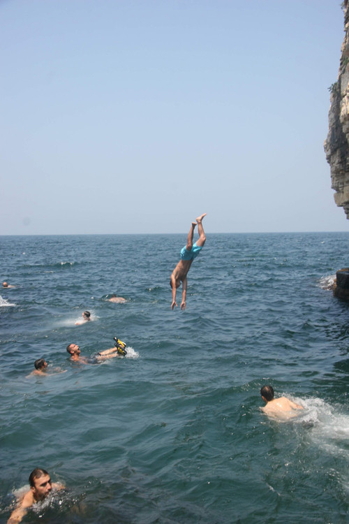 Kayalıklardan ölüme atlayış - Resim: 2