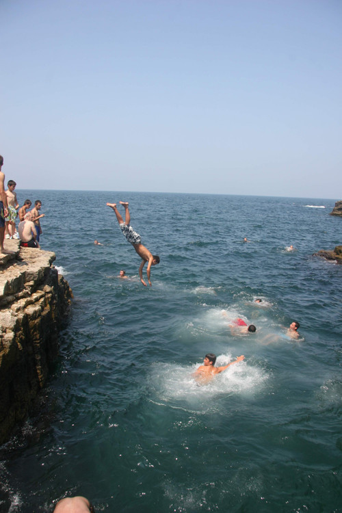 Kayalıklardan ölüme atlayış - Resim: 3