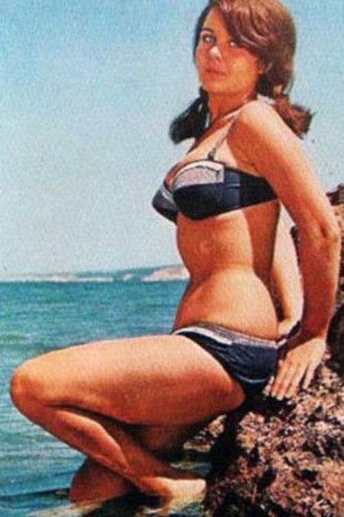  Fatma Girik'in arşivdeki yarı çıplak pozları! - Resim: 2