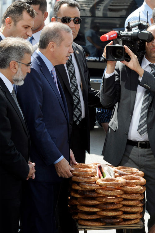 Erdoğan simit dağıttı - Resim: 3
