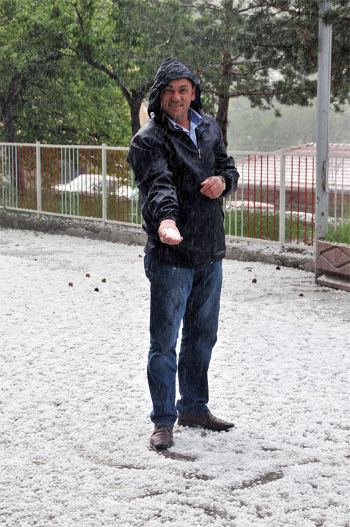 Fındık kadar dolu yağdı - Resim: 1