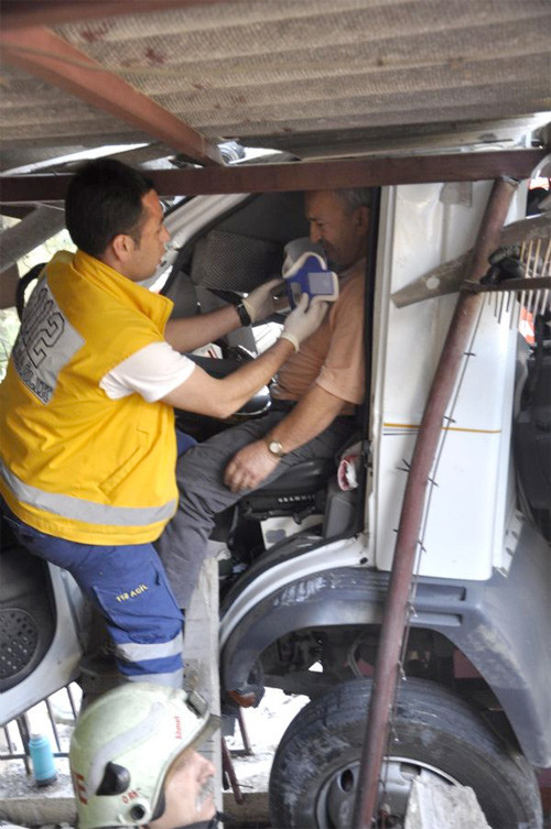 Sürücü böyle sıkıştı - Resim: 3