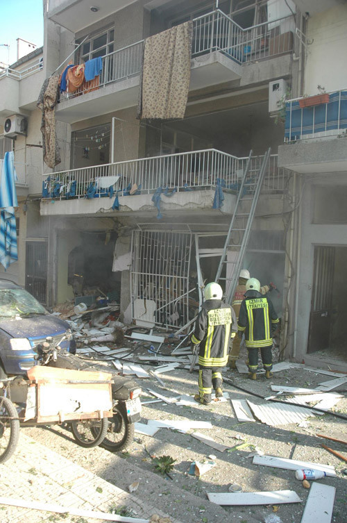 İzmir savaş alanına döndü - Resim: 4