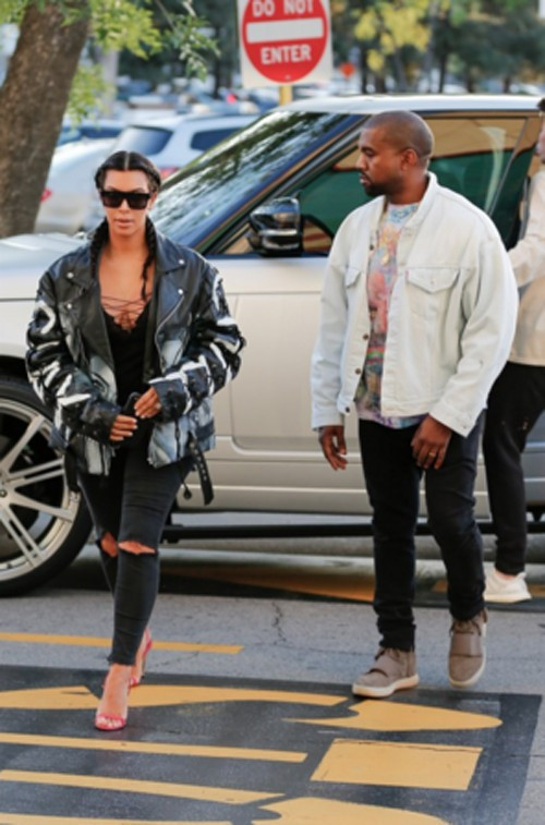 Kardashian'ın göğüslerinden gözlerini alamadı - Resim: 1