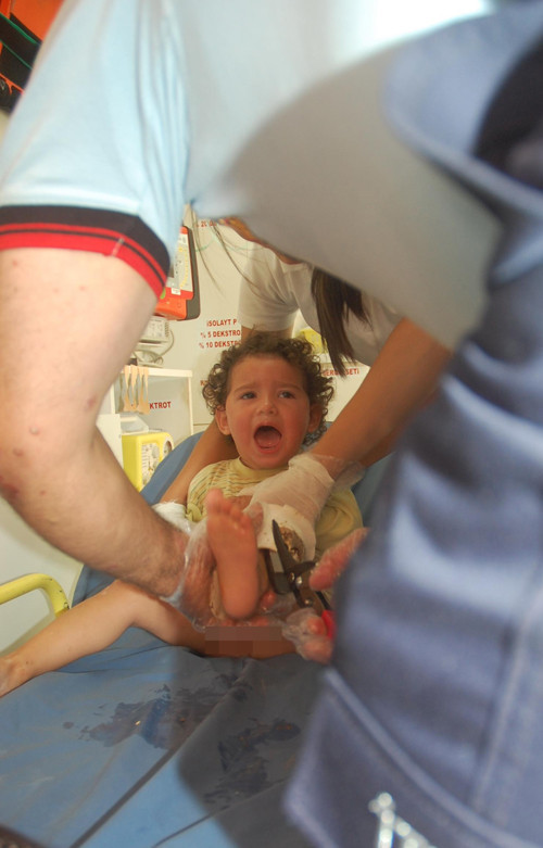 Ayağını tuvalate kaptırdı - Resim: 4