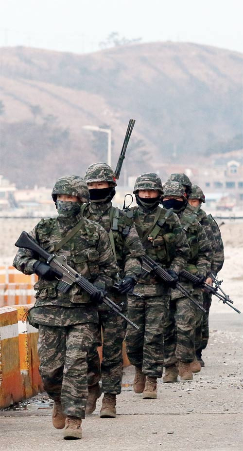 Kuzey Kore'nin elin tetikte - Resim: 3