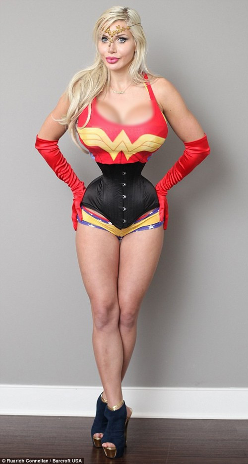 Belini inceltmişti şimdi de operasyonla göz rengini değiştirdi!  - Resim: 1