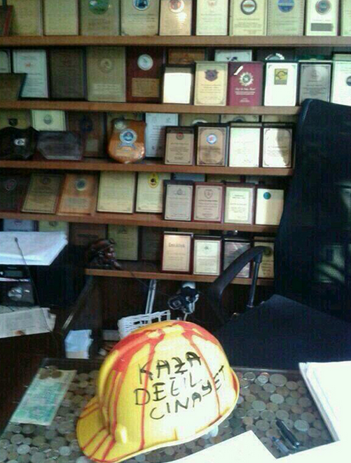 Göztepe metrosunda dikkat çeken Soma yazısı - Resim: 4