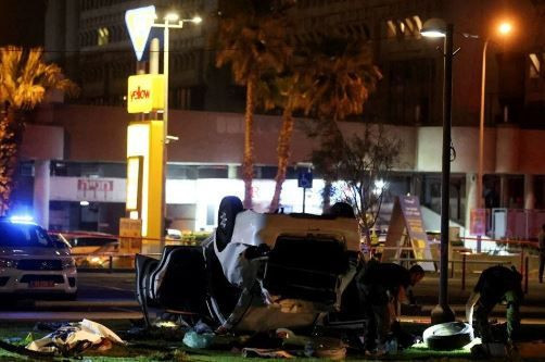 İsrail'de araçla yayaların arasına daldı silahla ateş açtı! Ölü ve yaralılar var - Resim: 3