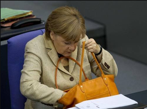 Angela Merkel fena yakalandı! - Resim: 3
