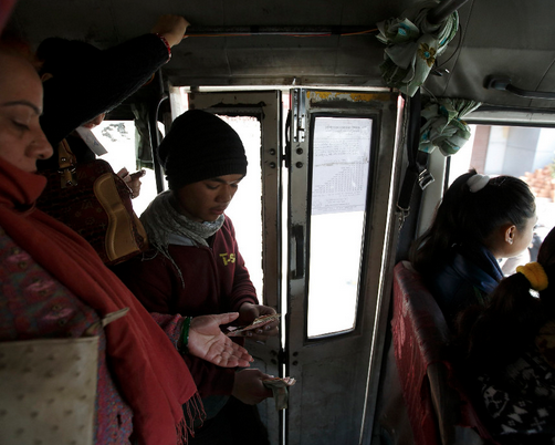 Bu otobüse erkeklerin binmesi yasak! - Resim: 3