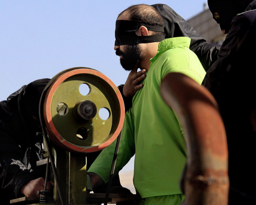 Herkesin gözü önünde parmaklarını kestiler - Resim: 1