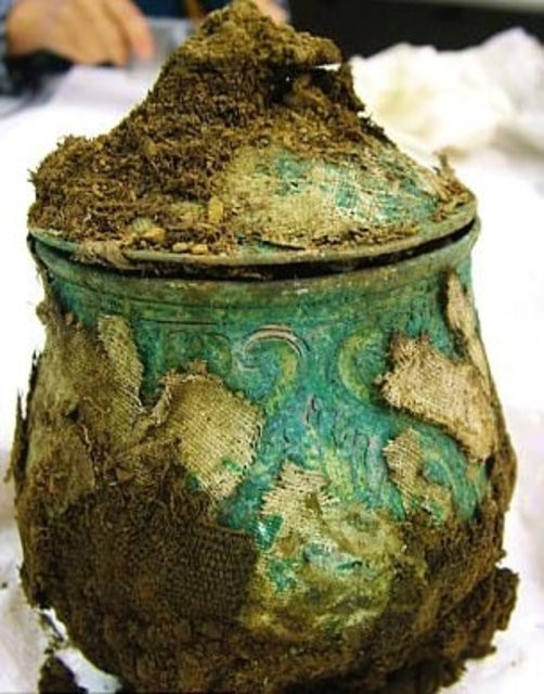 Bulduğu tarihi eserler zengi etti - Resim: 2