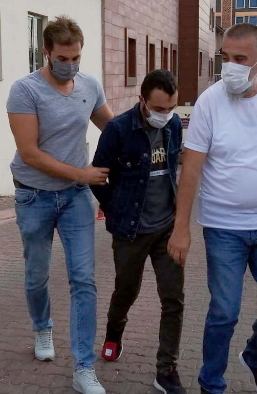 Kayseri'de 11 yıl hapisle aranan hükümlü, otoparkta yakalandı - Resim: 0