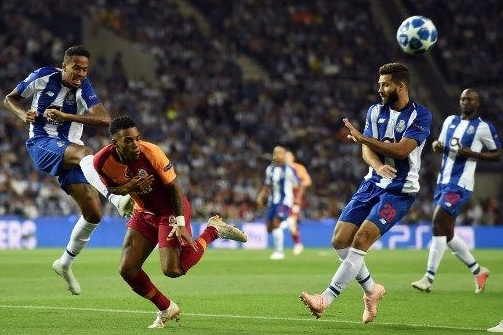 Porto yenilgisi sonrası olay yorum: Hayalleri bırak yediğin gole bak - Resim: 1