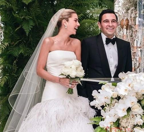 Hamilelik pozu kadar üzerindeki elbise de olay oldu! Hacı Sabancı ile Nazlı Sabancı'dan dikkat çeken fotoğraf - Resim: 2