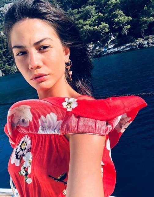 Demet Özdemir'in gizli aşkını takipçileri şapkasından yakaladı! - Resim: 1