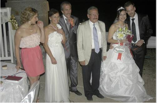 Anne-kız aynı anda evlendi - Resim: 2
