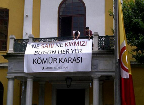 Göztepe metrosunda dikkat çeken Soma yazısı - Resim: 1