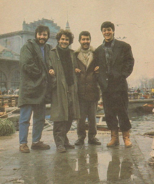 Fotoğraftaki bu 4 genci tanıdınız mı? Şimdi çok ünlüler... - Resim: 3