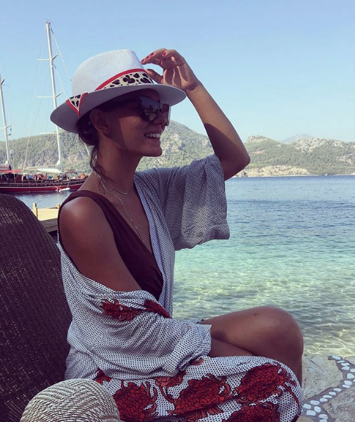 Demet Özdemir ve Can Yaman'ın birlikte tatilini o ayrıntı ortaya çıkardı! Ayrıldılar deniyordu - Resim: 3