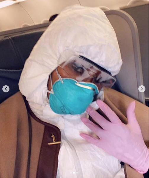 Kate Campbell havaalanına böyle geldi! Ünlü isimlerin Koronavirüs önlemleri - Resim: 2