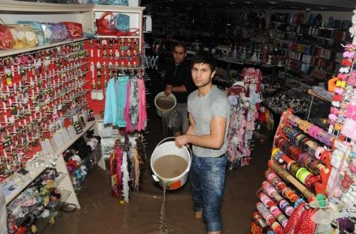 Bir saatlik yağış bu hale getirdi! - Resim: 2