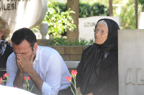 Kemal Sunal mezarı başında anıldı - Resim: 2