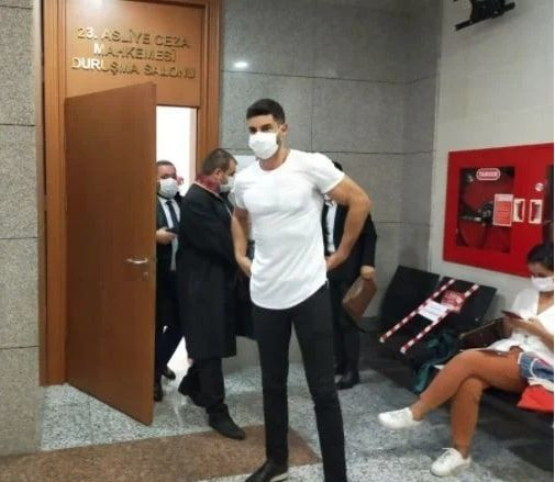 Yasak Elma yıldızı Berk Oktay'ın eski eşi Merve Şarapçıoğlu'yla uygunsuz görüntü davası - Resim: 3