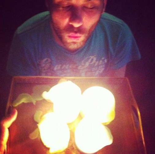 Yeni yaşını sevdikleriyle kutladı - Resim: 2