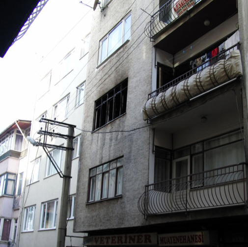 Yangın bir aileyi yok etti - Resim: 3