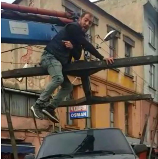 Çekicinin üstünde 3 kilometre yol gitti görenler şaşkına döndü - Resim: 4