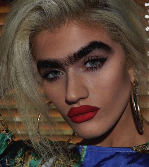 Gören kaşlarıyla dalga geçiyordu! Şimdi herkes peşinden koşuyor - Resim: 2