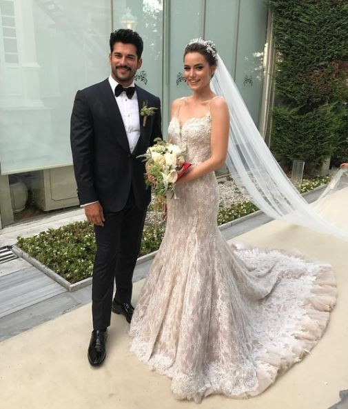Fahriye Evcen'in gelinliği hakkında modacısı sonunda konuştu! - Resim: 3