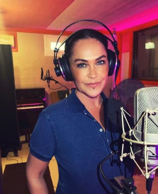 Hülya Avşar'ın yatakta verdiği o poz kriz çıkardı! Sosyal medya ikiye bölündü - Resim: 2