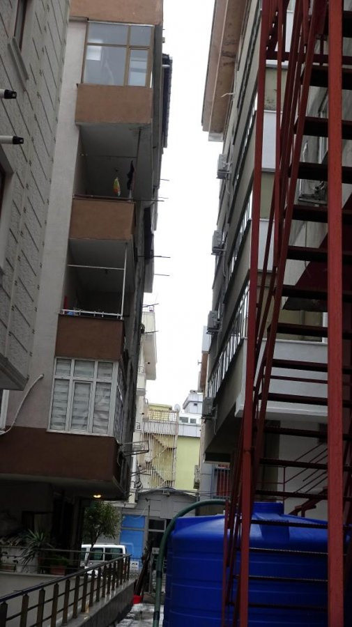 İstanbul Avcılar'da ağabey dehşeti! 6 aylık bebeği balkondan aşağı attı - Resim: 0