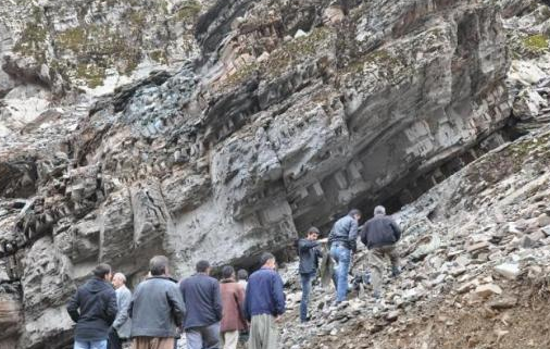 Dağlarda terörist cesedi aradılar - Resim: 1