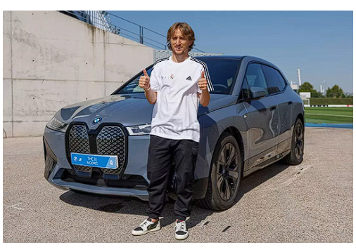 Real Madrid paylaştı: Arda Güler kendisine 'hediye' edilen arabayla böyle poz verdi - Resim: 4