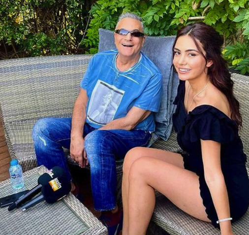 Müstehcen pozlarıyla çok konuşulmuştu! Ece Ronay'ın aylık geliri ne kadar? Dudak uçuklatan miktarlar... - Resim: 1