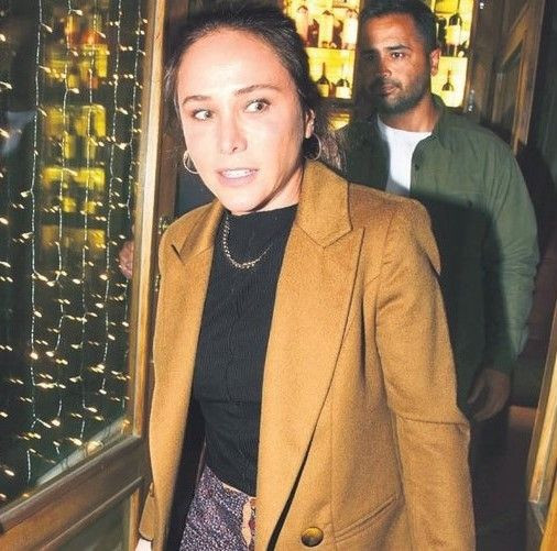 Parmağındaki yüzük dikkat çekmişti! Burçin Terzioğlu'dan bomba evlilik açıklaması! - Resim: 4