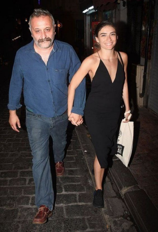  Hazar Ergüçlü kendisini eleştiren takipçisine fena ayar verdi! - Resim: 2