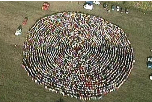 Tecavüz ve insan kaçakçılığı iddiası! Yoga tarikatı lideri yakalandı, 26 kadın serbest bırakıldı - Resim: 2