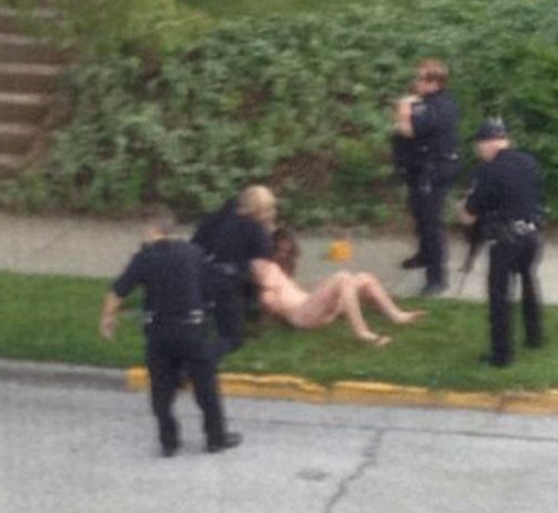 Çırılçıplak kampüse girmeye çalışınca... - Resim: 1