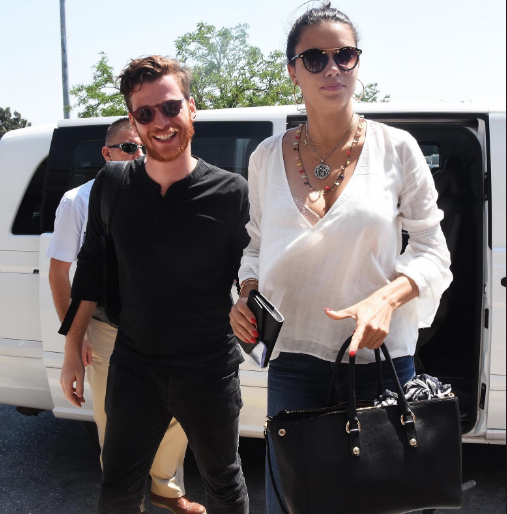 Adriana Lima'nın kolyesindeki Arapça yazının sırrı ortaya çıktı - Resim: 1