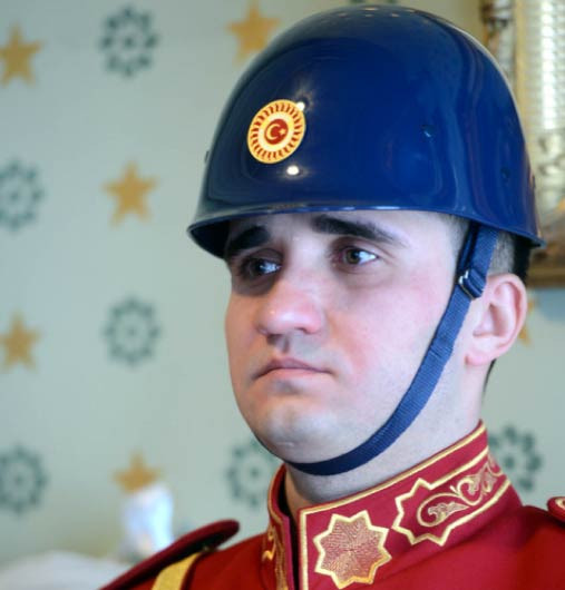 Dolmabahçe'de vatandaşlar Ata'yı andılar - Resim: 4