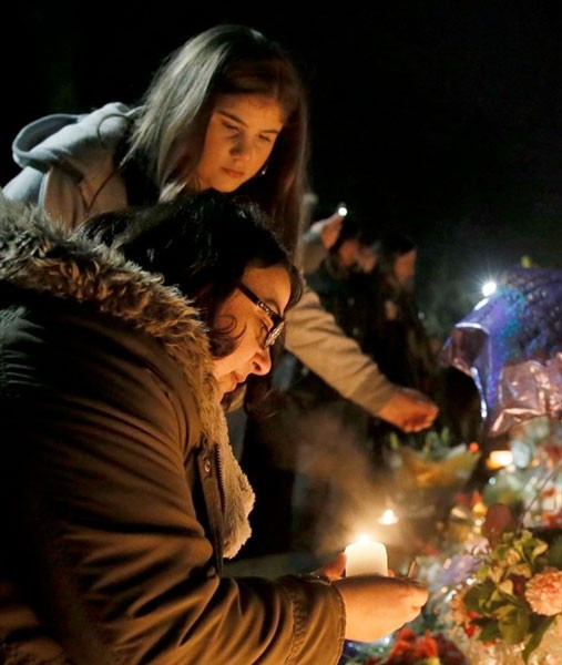 Dünyaca ünlü şarkıcıyı hayranları evinde andı - Resim: 3